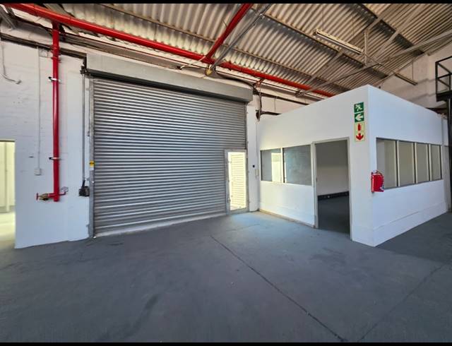 900M² WAREHOUSE TO LET IN PAARDEN EILAND